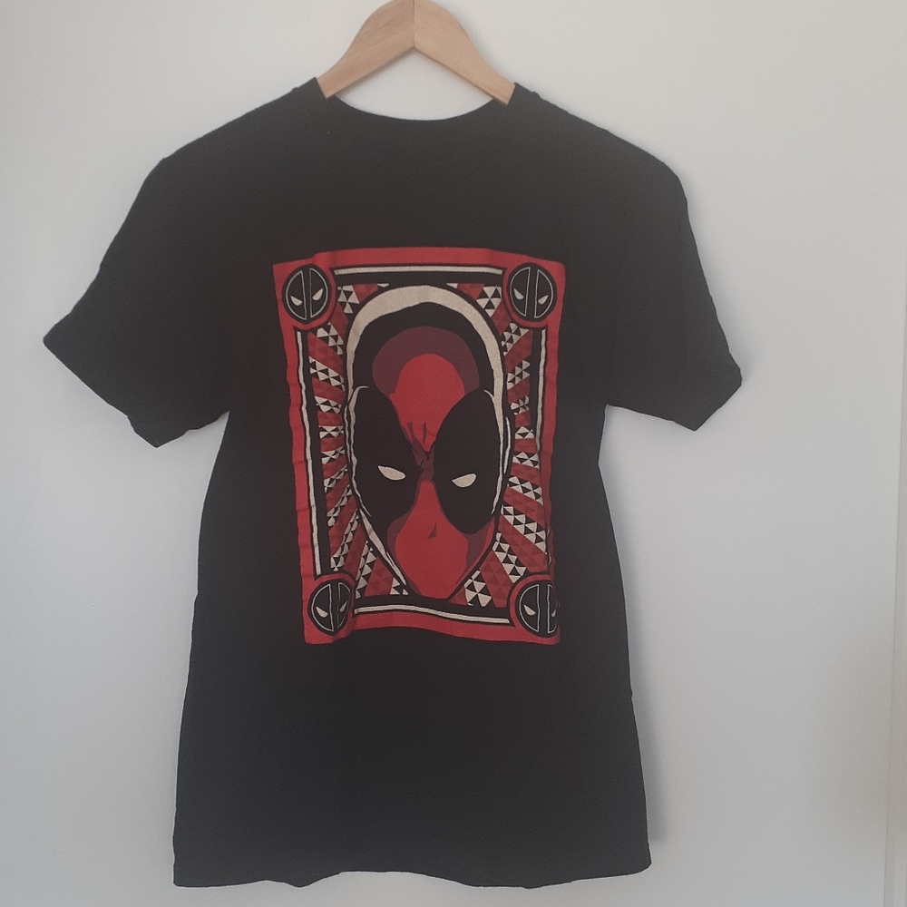 Deadpool T-Shirt - Picture 2 of 4
